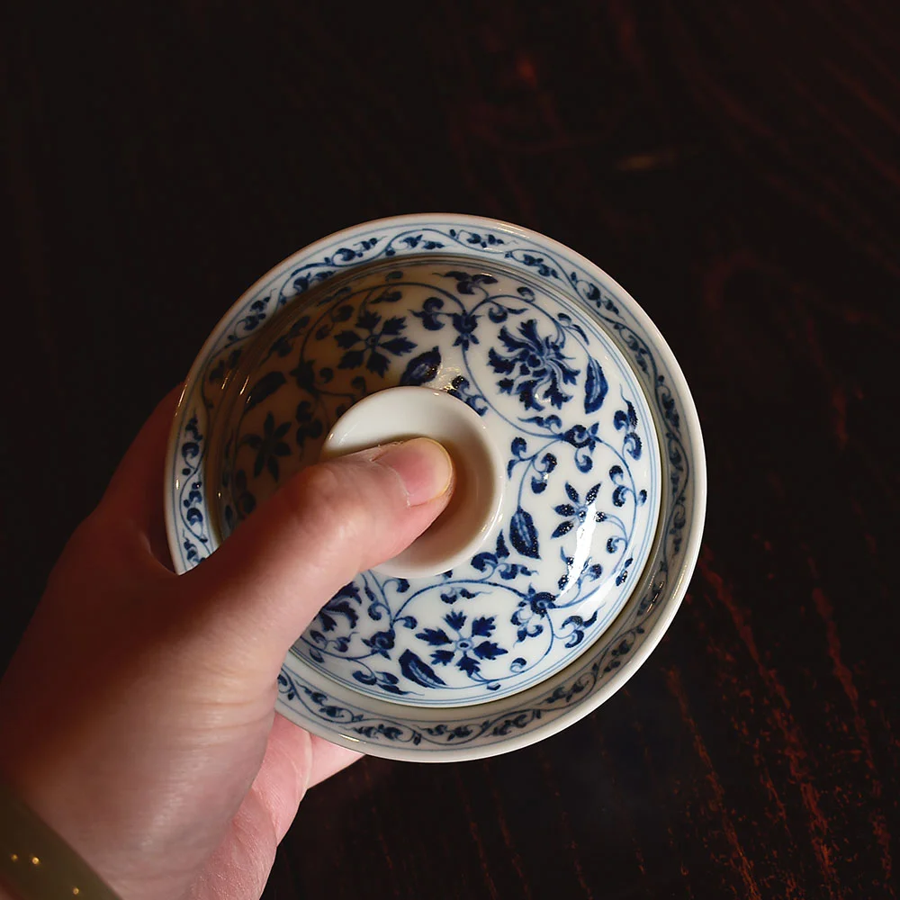 手繪纏枝蓮蓋碗_Hey China